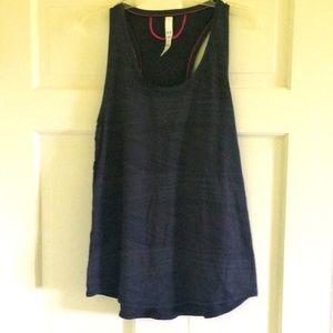 Under Armour women’s L active wear tank